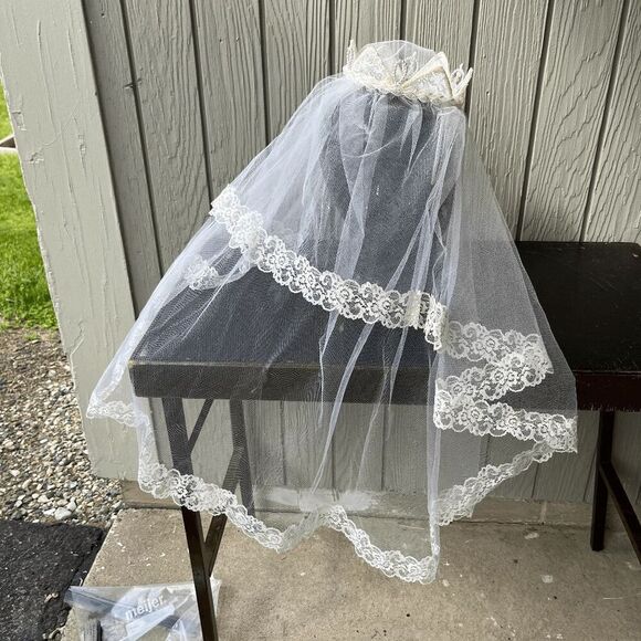 Vintage 80s Pearl-Lace Tiara Veil – Two-Tier Fingertip Length w/ Scallop Edge - Picture 6 of 7